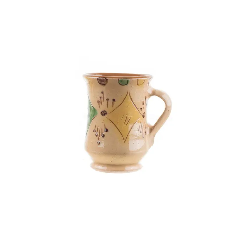 Cană din ceramică tradițională de tip Kuty, decorată cu motive geometrice