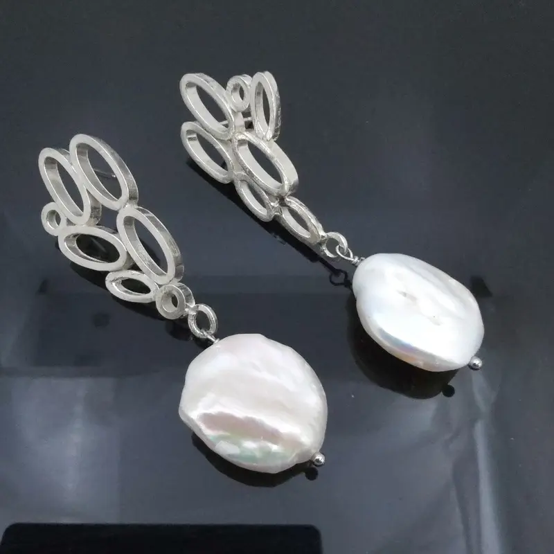 Cercei asimetrici din argint si perle, cercei argint, cercei statement, cercei handmade
