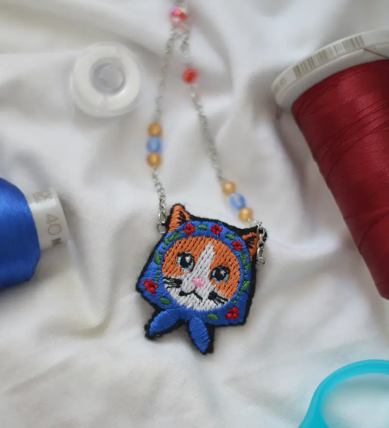 Colier handmade - Pisic Băbuță Albastru