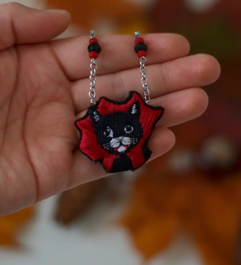 Colier handmade - Pisic Dracula