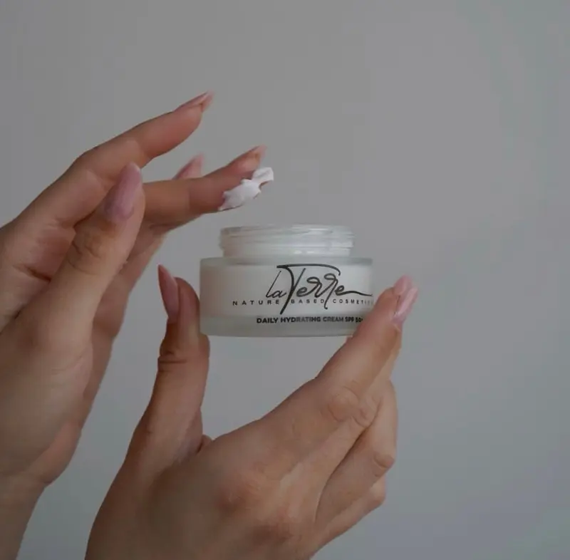 Cremă de zi hidratantă cu SPF 50