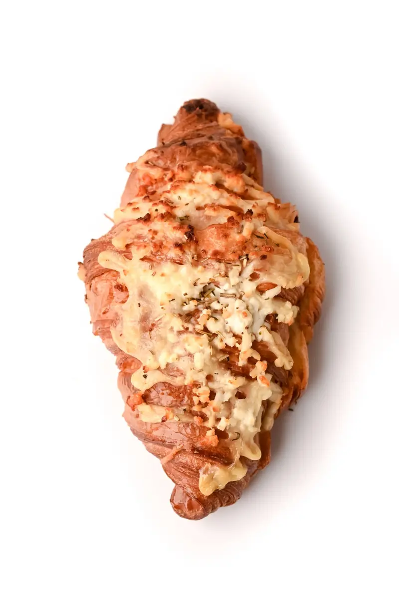 Croissant cu Brânză de Capră și Roșii uscate