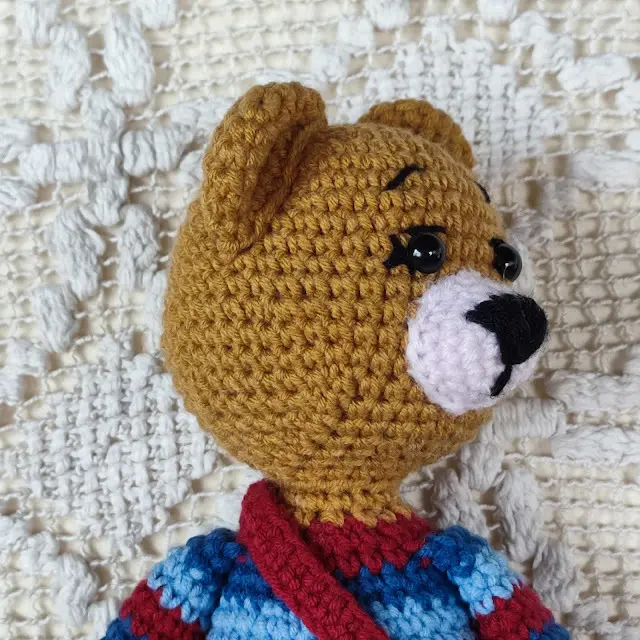 Gogo - ursuleț crosetat prin tehnica Amigurumi, jucărie de colecție, model unicat, cu pantalonași detașabili