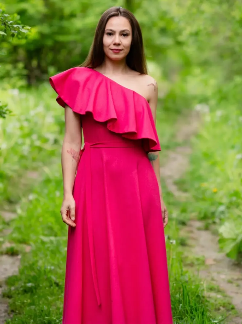 PETUNIA – Rochie de ocazie din in pe un umar, cu volanas in zona bustului – mid long/maxi – diferite nuante