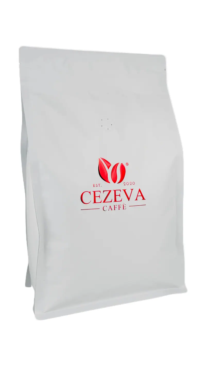 PREMIUM 1Kg - Ciocolată cu lapte · Caise · Mure · Brioșă cu fructe