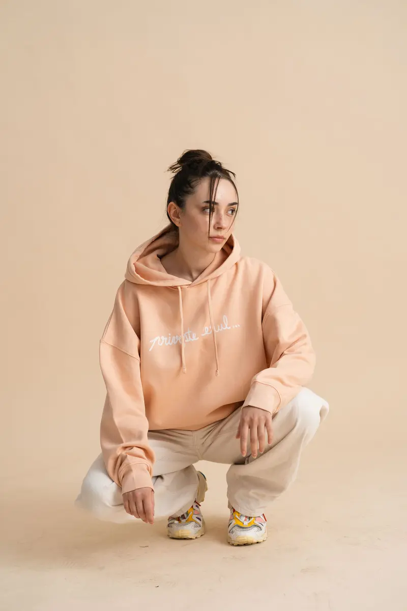 priveste cerul... hoodie, medium fit