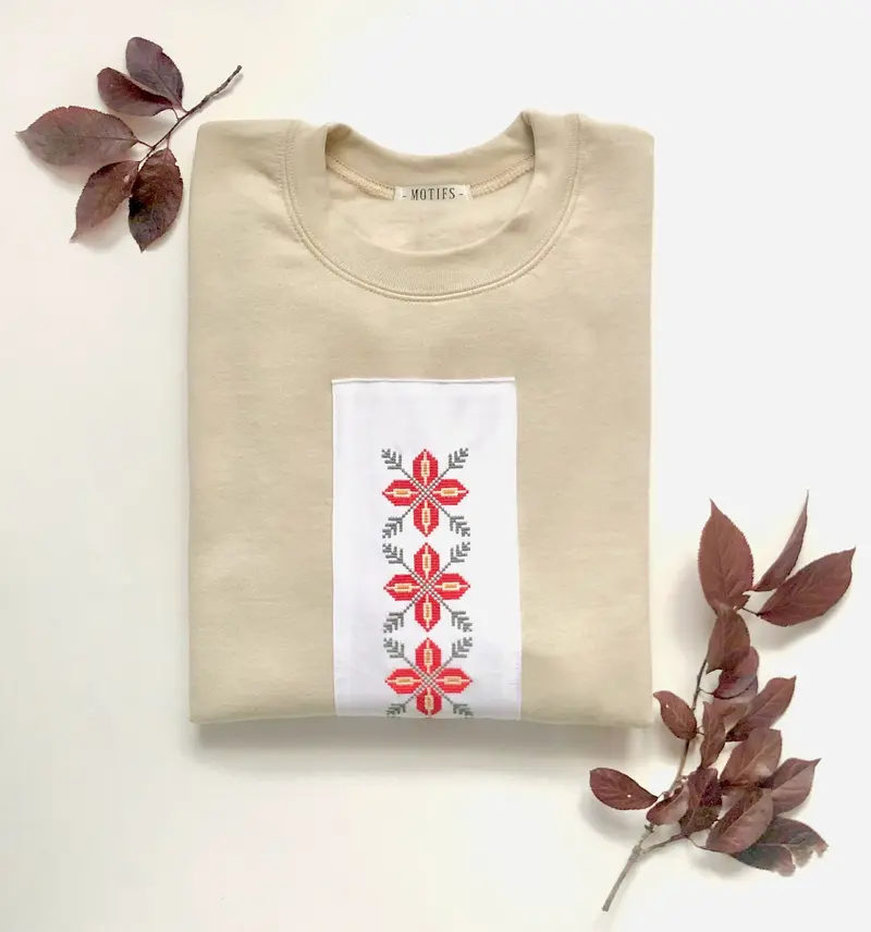 Pulover dama cu broderie motive traditionale – Flori de Camp