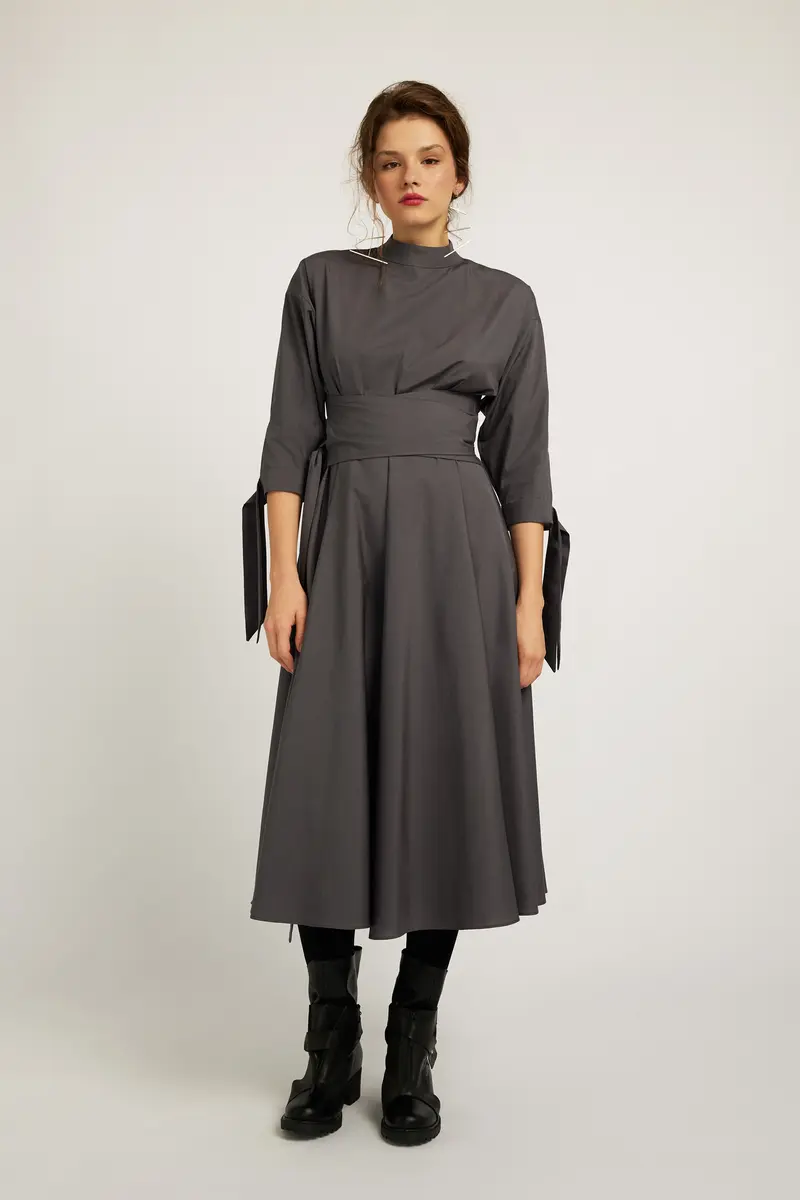 Rochie amplă cu mânecă raglan și cordoane în talie culoare gri - Rochia Audrey