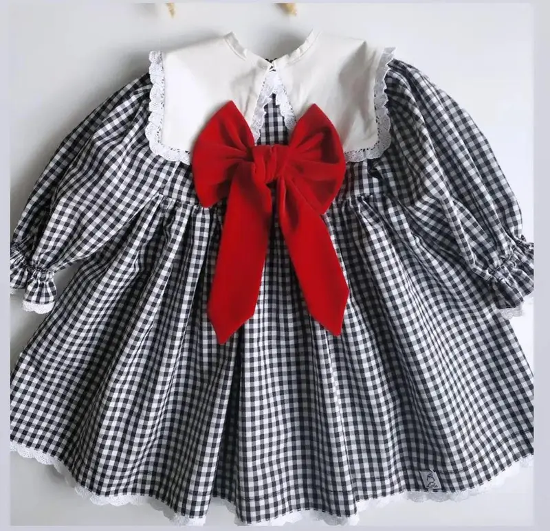 Rochie cu guler detasabil