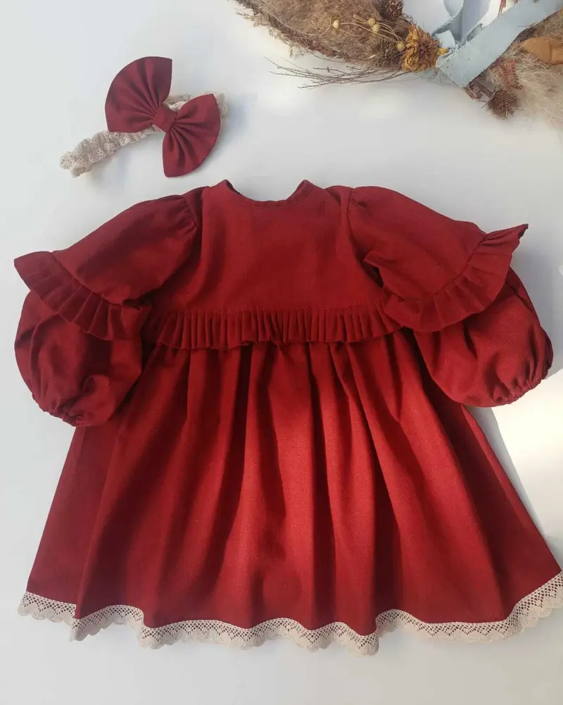 Rochie din in cu dantela