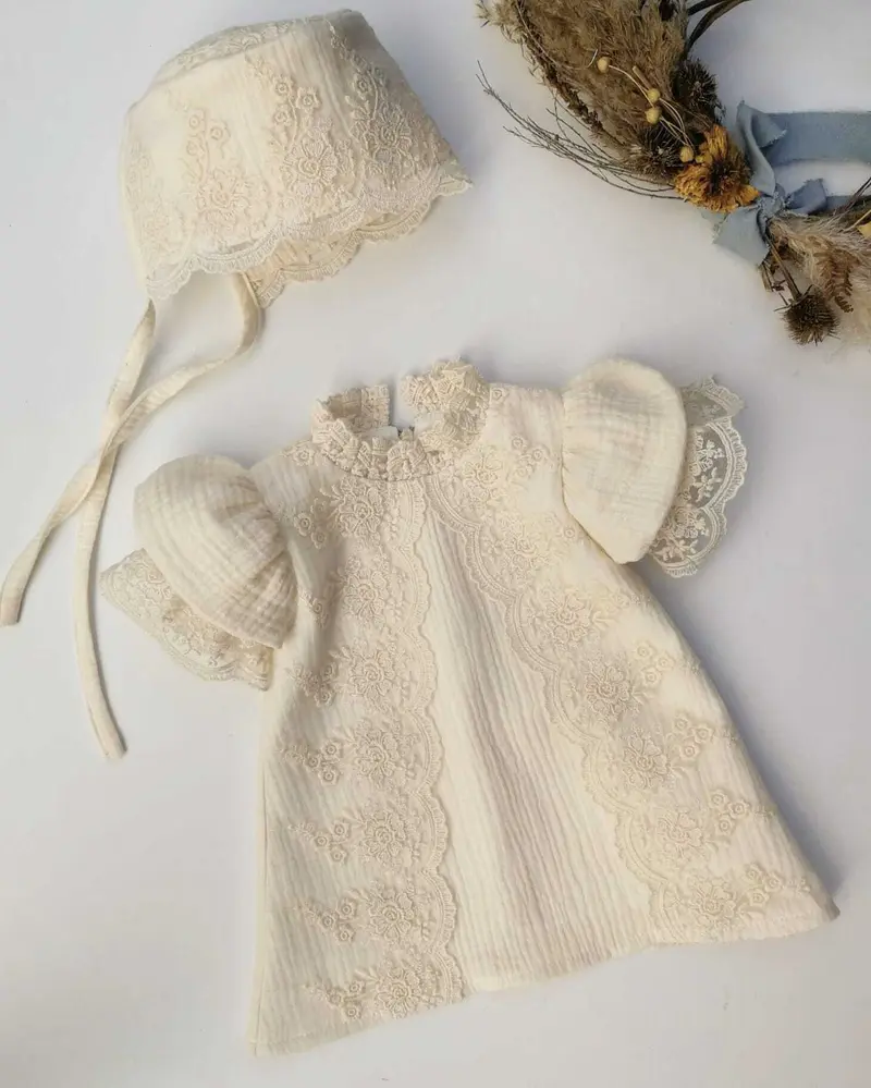 Rochie din muselina organica cu boneta