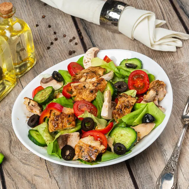 Salata cu piept de curcan
