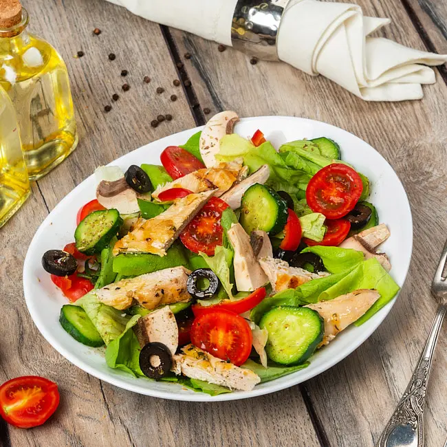Salata cu piept de pui