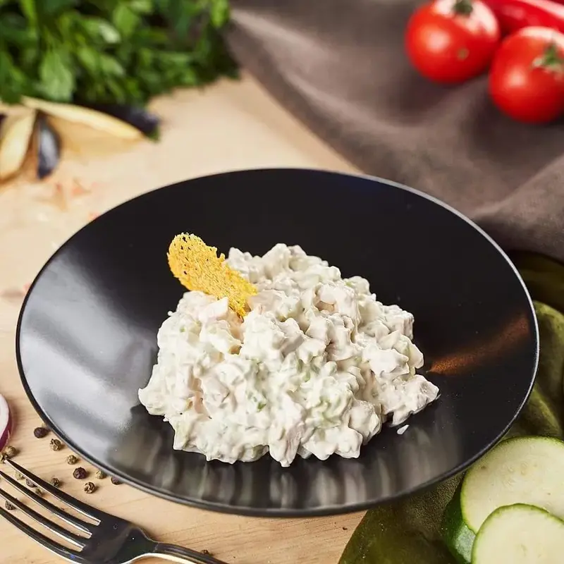 Salată din țelină verde și pui