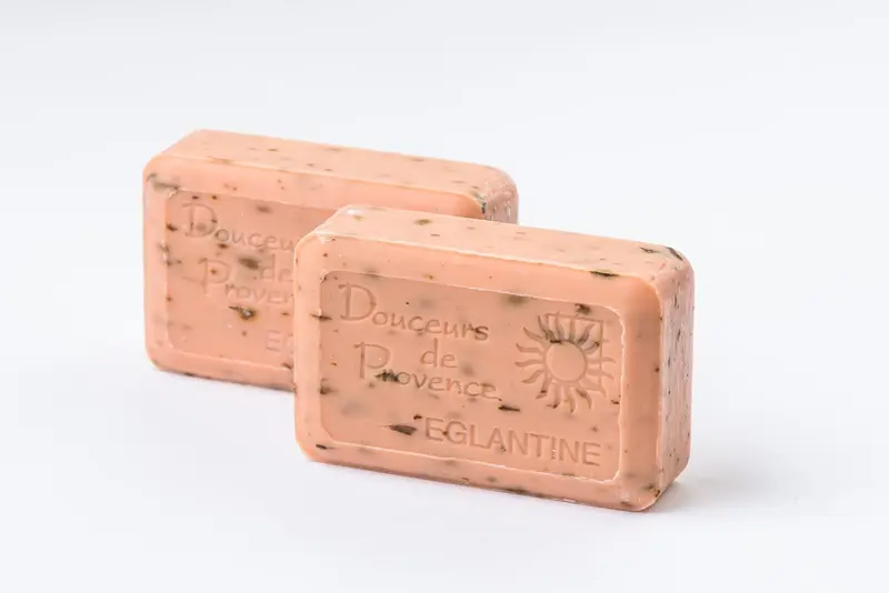 Săpun exfoliant cu măceșe și ulei de migdale 200 g – Apidava