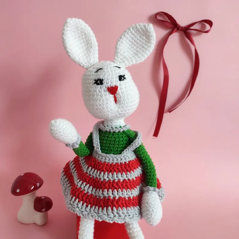 Scarlet - iepuraș crosetat prin tehnica Amigurumi, jucărie de colecție, model unicat, cu rochița detașabilă, corp moale, flexibil
