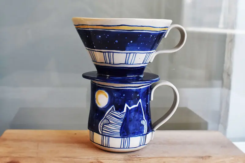 Set cafetieră și cană din ceramică „Pisoi sub clar de lună”