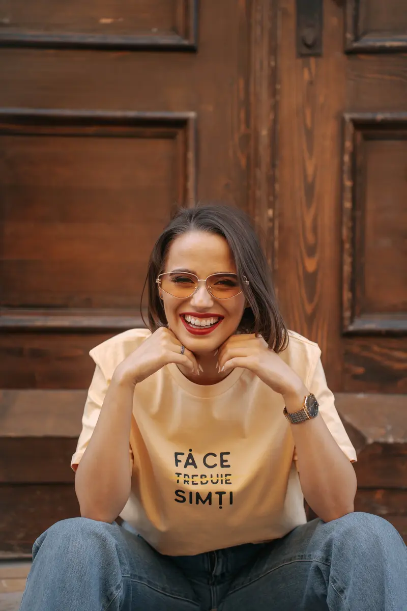 tricou clasic unisex fă ce "trebuie" simți galben
