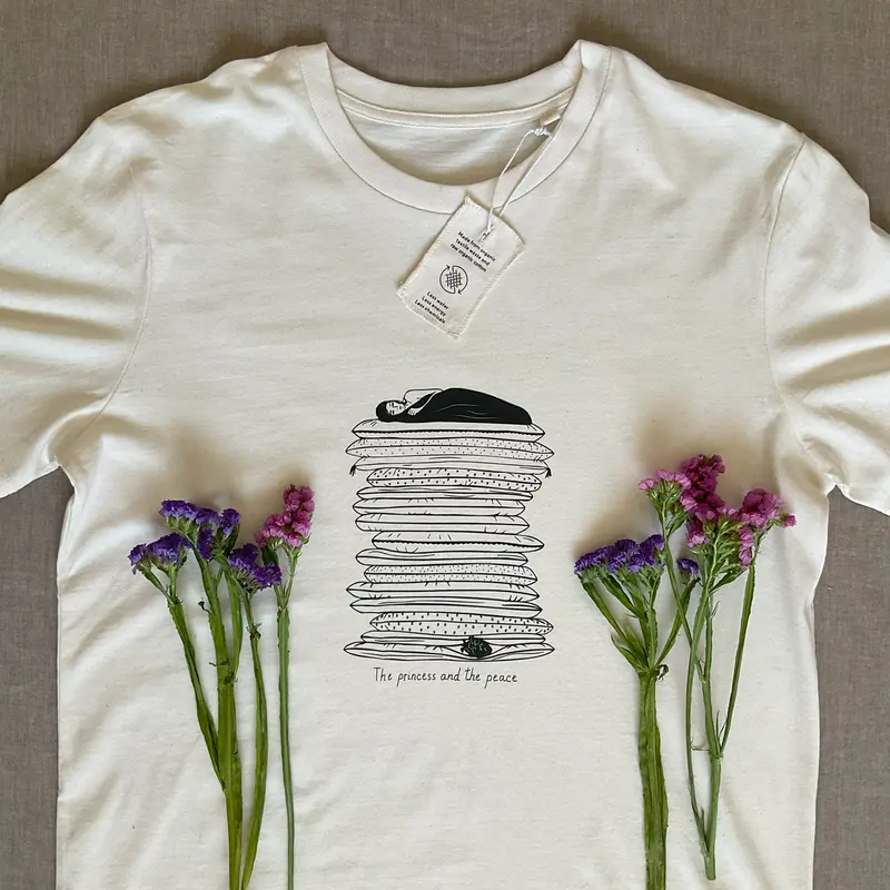 Tricou "The princess and the peace", 50% bumbac reciclat, 50% bumbac organic, alb-crem