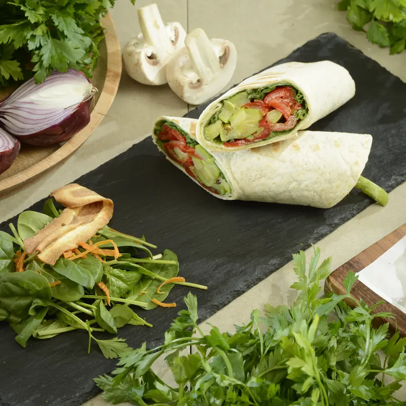 Wrap cu avocado, tofu și legume - de post